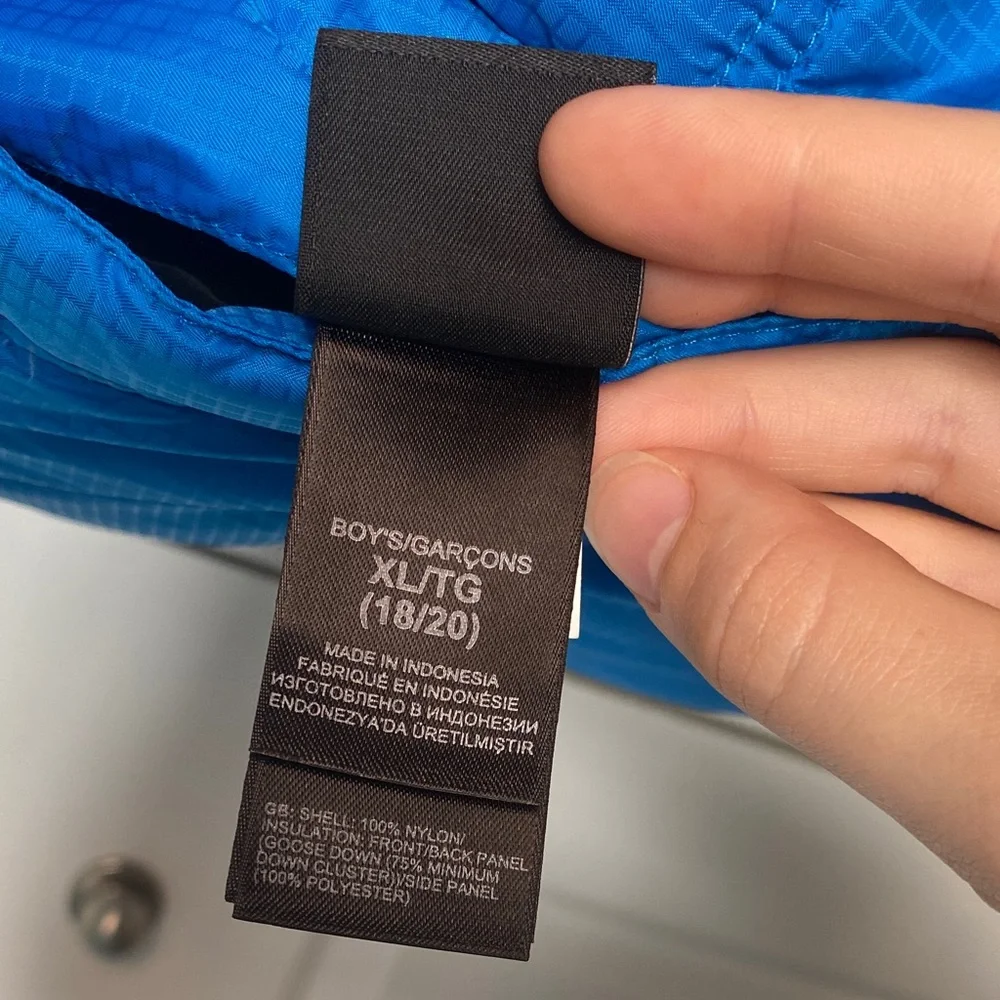 The North Face 18-20 Year Old 550 Vibrant Blue and Black Reversible Vest - Picture 11 of 11